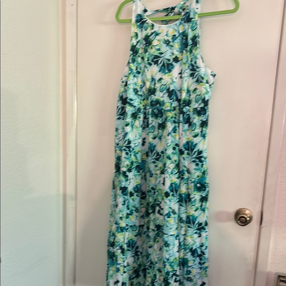 Floral Sleeveless Midi Dress gorgeous